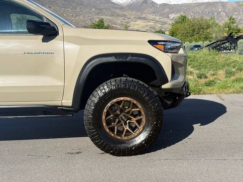 Used 2024 Chevrolet Colorado ZR2 w/ ZR2 Convenience Package III AWD/4WD image 3