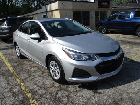 Used 2019 Chevrolet Cruze LS image 4