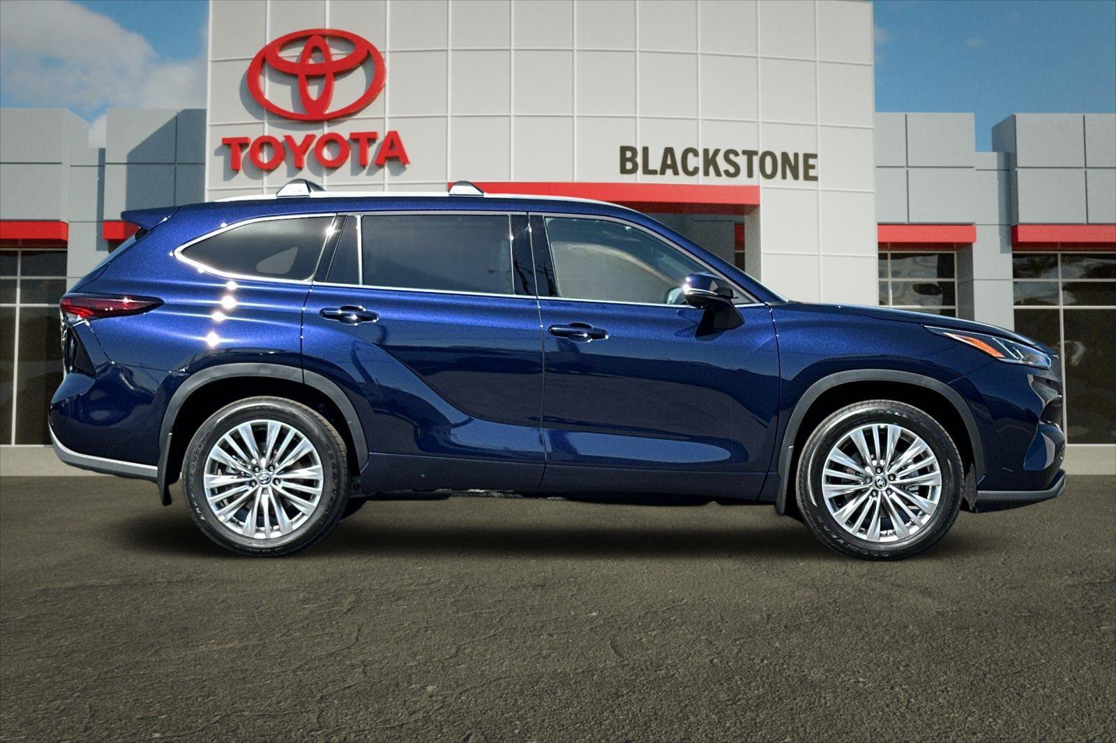 Certified 2026 Toyota Highlander Platinum AWD/4WD image 2