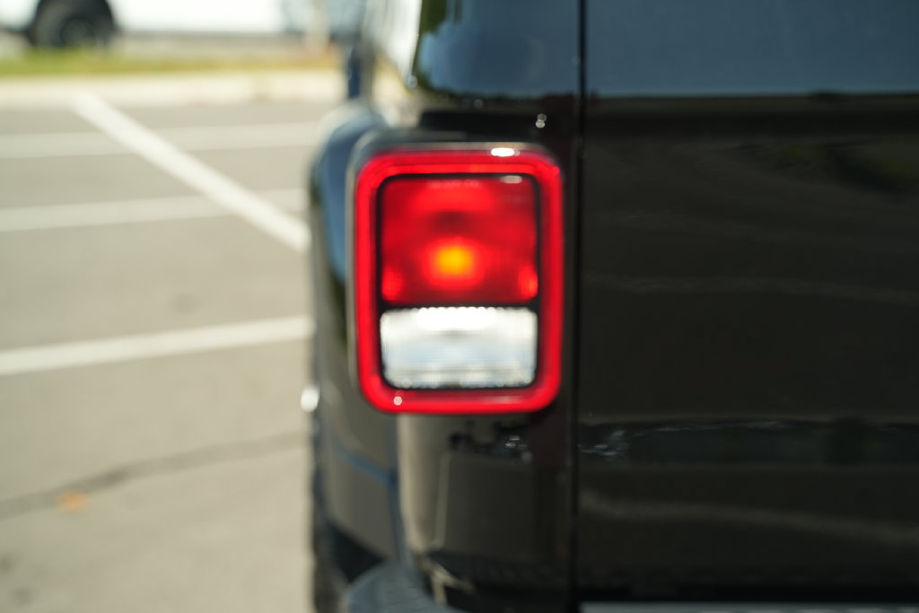 Used 2024 Jeep Gladiator Sport AWD/4WD image 46