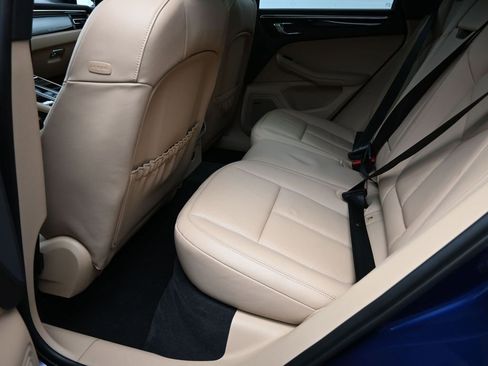 Certified 2024 Porsche Macan image 23