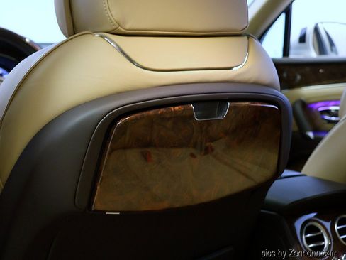 Used 2019 Bentley Bentayga AWD/4WD image 36