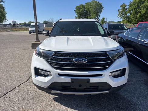 Used 2021 Ford Explorer XLT w/ Equipment Group 202A AWD/4WD image 2