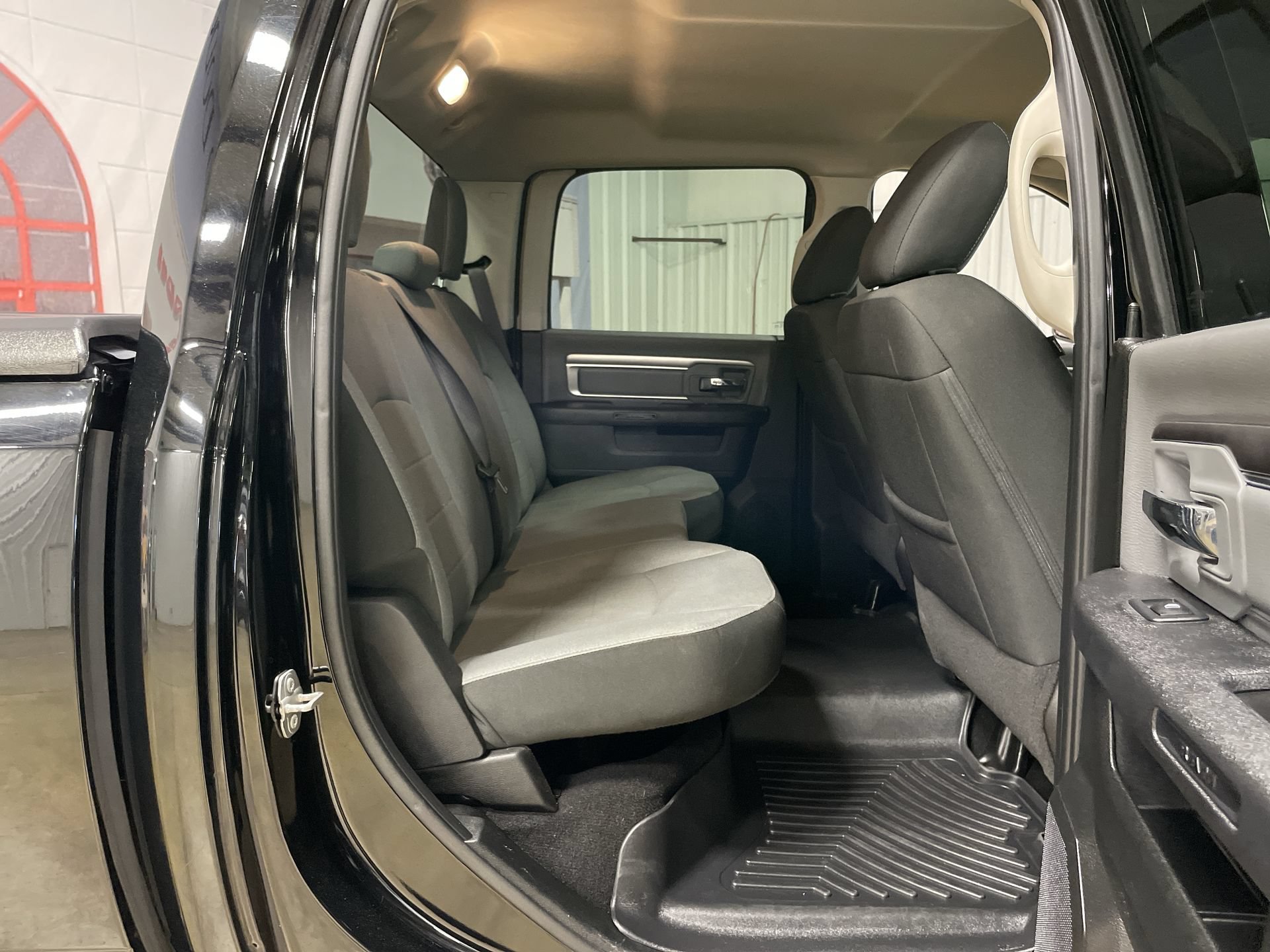 Used 2022 RAM 1500 Classic SLT AWD/4WD image 27