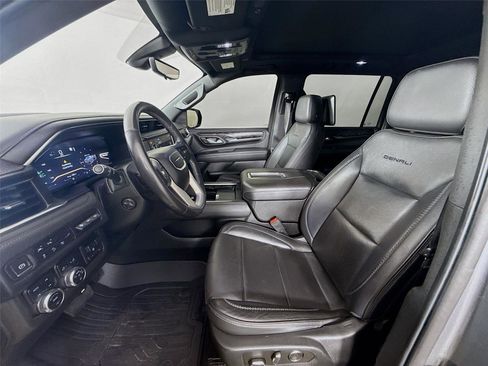 Used 2022 GMC Yukon XL Denali w/ Denali Ultimate Package AWD/4WD image 2