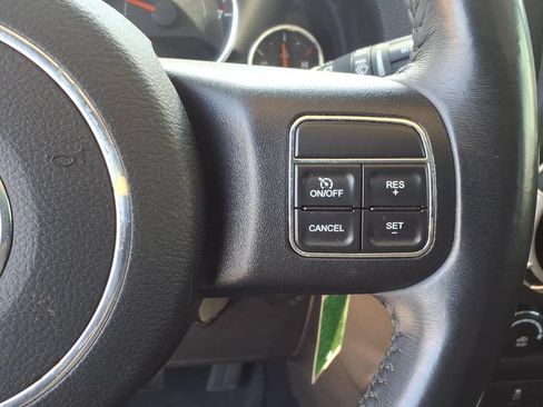 Used 2017 Jeep Wrangler Unlimited Rubicon w/ Connectivity Group AWD/4WD image 34