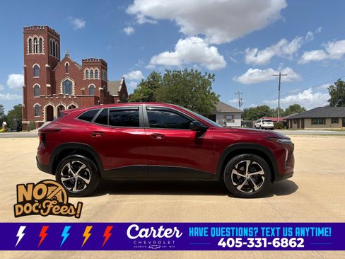 Used 2024 Chevrolet Trax RS w/ Sunroof Package FWD image 5