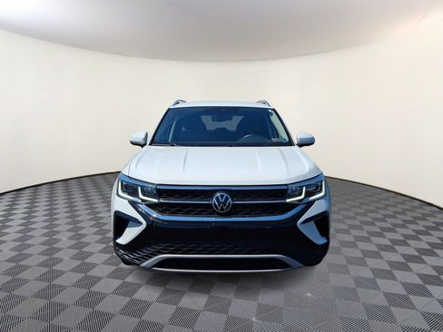 Used 2022 Volkswagen Taos SEL AWD/4WD image 2
