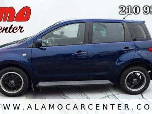 Used 2005 Scion xA FWD image 2