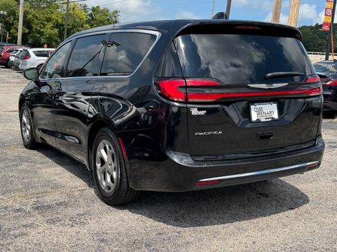Used 2024 Chrysler Pacifica Limited FWD image 7