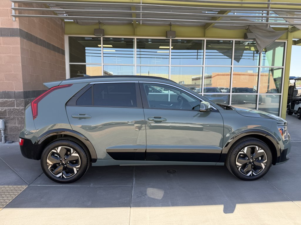 Used 2025 Kia Niro Wind FWD image 9