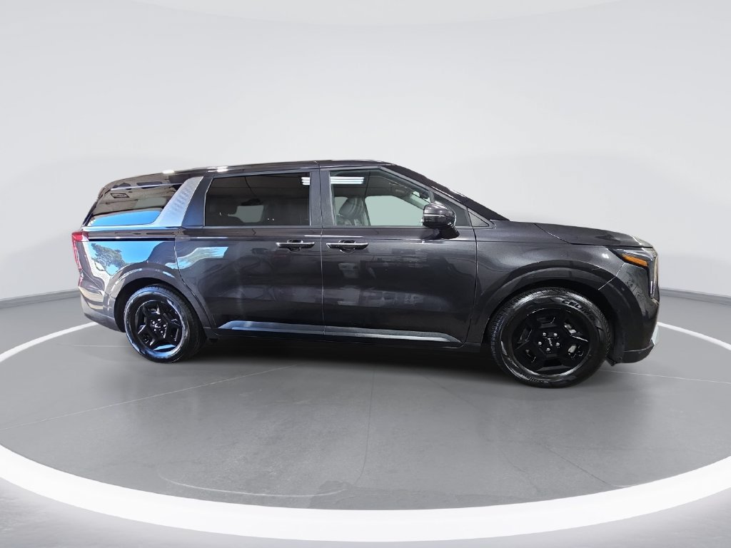 Used 2025 Kia Carnival FWD image 2