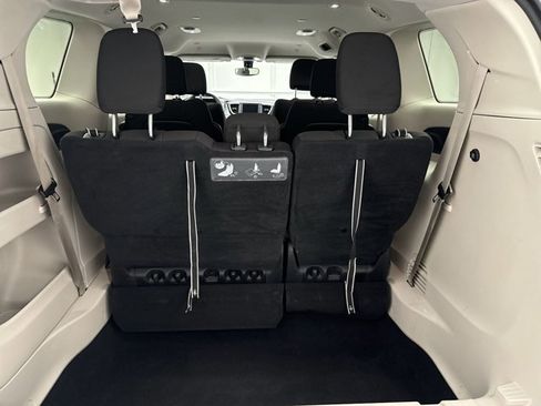 Used 2020 Chrysler Pacifica Touring image 19