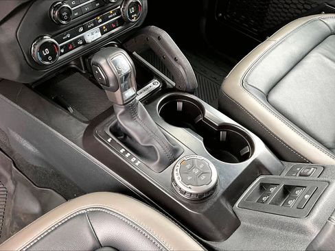 Certified 2025 Ford Bronco Outer Banks w/ Sasquatch Package image 17