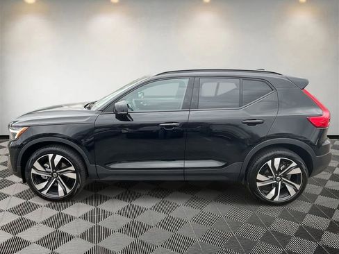 Used 2025 Volvo XC40 B5 Plus w/ Protection Package Premier image 6
