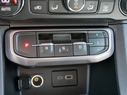 Used 2020 GMC Acadia SLE w/ Driver Convenience Package image 24