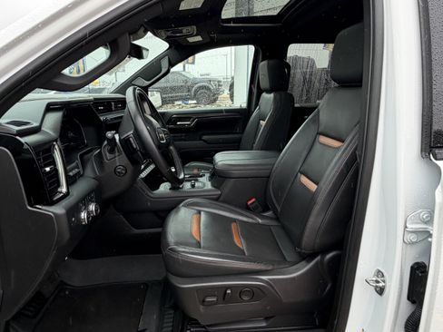 Used 2024 GMC Sierra 1500 AT4 w/ Technology Package image 17