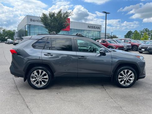 Used 2021 Toyota RAV4 XLE Premium FWD image 7