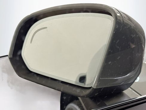 Used 2024 Volvo XC40 B5 Plus image 16