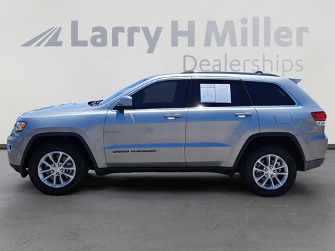 Used 2021 Jeep Grand Cherokee Laredo X AWD/4WD image 2