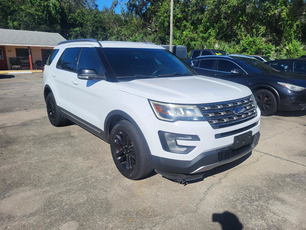 Used 2016 Ford Explorer XLT w/ Equipment Group 202A FWD image 6