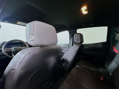 Used 2024 Chevrolet Colorado Z71 w/ Safety Package image 11