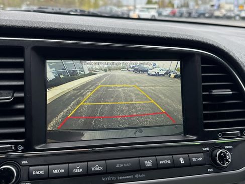 Used 2017 Hyundai Elantra Limited w/ Limited Ultimate Package 05 FWD image 17