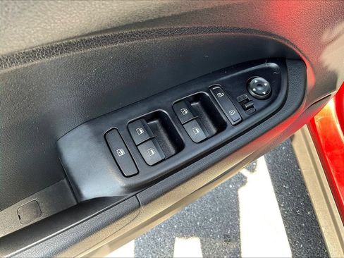 Certified 2023 Hyundai Venue SEL FWD image 17