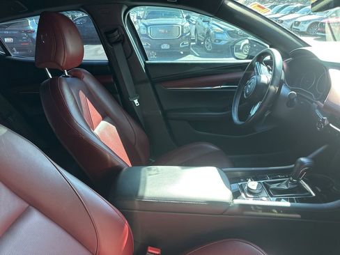 Used 2023 MAZDA MAZDA3 Hatchback w/Premium Plus Pkg image 9