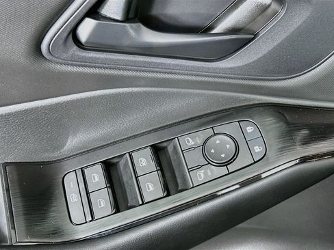 Used 2025 Nissan Rogue S FWD image 15