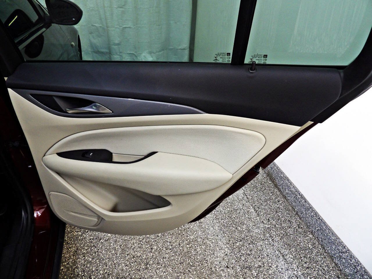 Used 2019 Buick Regal Preferred w/ Driver Confidence Package I FWD image 12