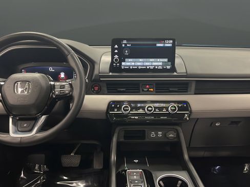Used 2024 Honda Pilot Elite image 11