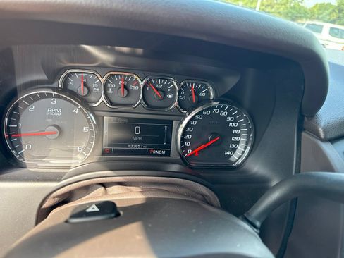 Used 2015 Chevrolet Suburban LTZ RWD image 8