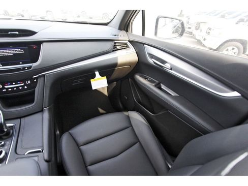 New 2026 Cadillac XT5 Luxury image 10