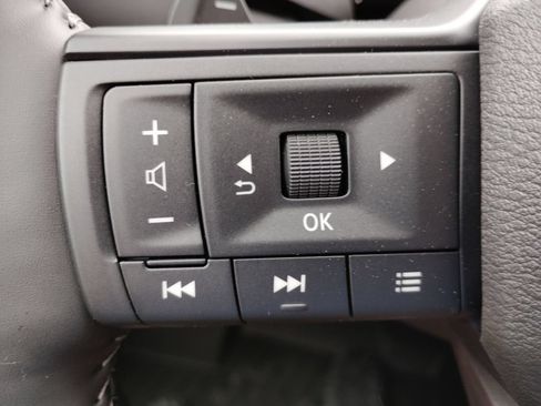 New 2026 Nissan Pathfinder SV w/ SV Premium Package FWD image 28