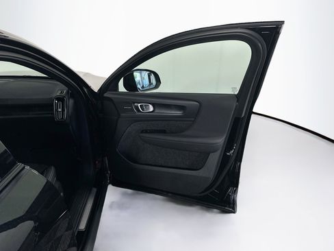 Used 2023 Volvo C40 P8 Recharge Ultimate AWD/4WD image 35