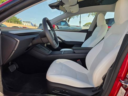Used 2025 Tesla Model 3 Long Range AWD/4WD image 9