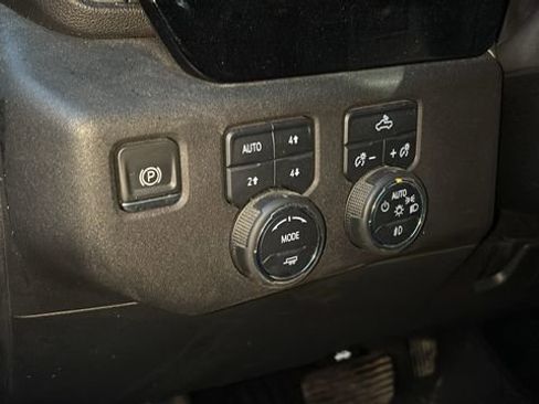 Used 2022 Chevrolet Silverado 1500 RST image 11