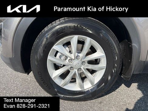 Used 2017 Kia Sorento FWD image 9