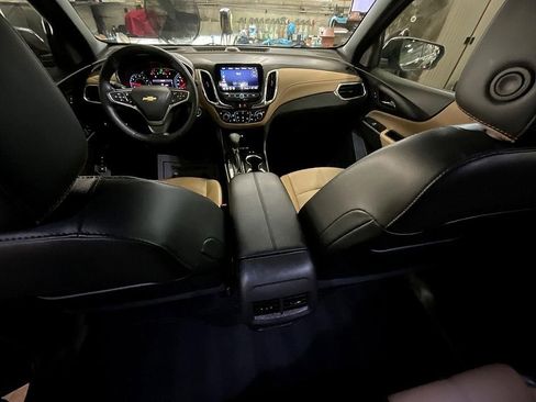 Used 2023 Chevrolet Equinox Premier image 3