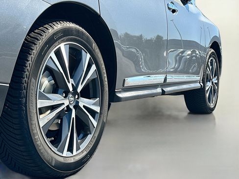 Used 2018 Nissan Pathfinder Platinum image 15