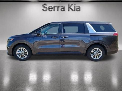 Used 2023 Kia Carnival LX FWD image 2