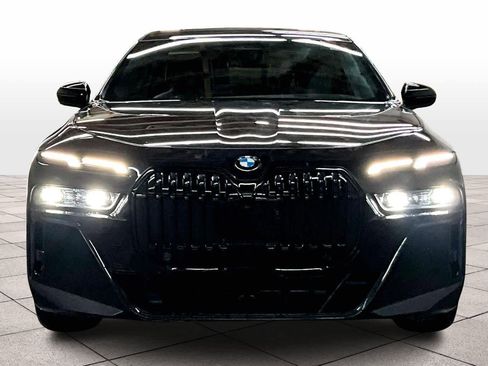 Used 2023 BMW 740i w/ Parking Assistance Package image 3