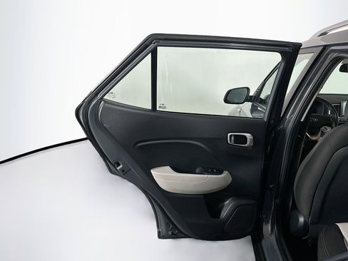 Used 2024 Hyundai Venue SEL image 26