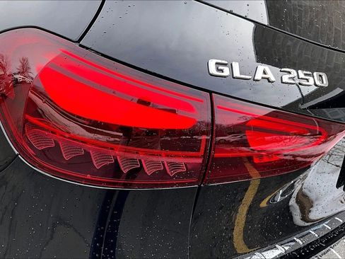 Used 2026 Mercedes-Benz GLA 250 4MATIC image 32
