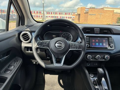 Used 2025 Nissan Versa SV FWD image 27