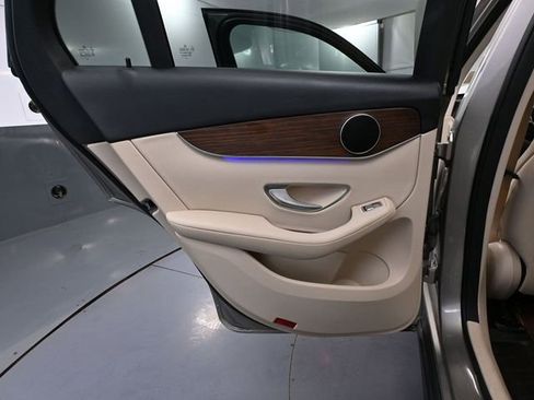 Used 2021 Mercedes-Benz GLC 300 4MATIC image 38