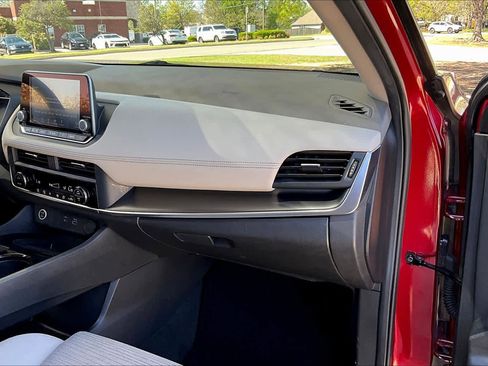 Used 2023 Nissan Rogue SV image 19