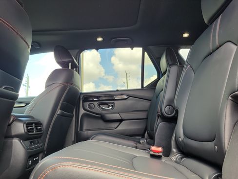 Certified 2023 Honda Pilot TrailSport image 12