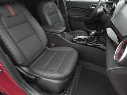 Used 2026 Chevrolet Trax RS w/ Driver Confidence Package image 27